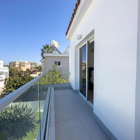 040 * איה נאפה