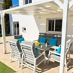Villa 040 *