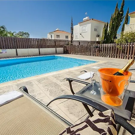 040 Villa Ayía Nápa